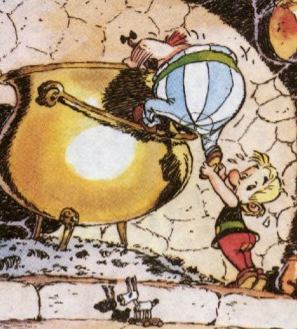 Obelix leze hlavou do kotle s kouzelným nápojem, Asterix ho tahá zpátky